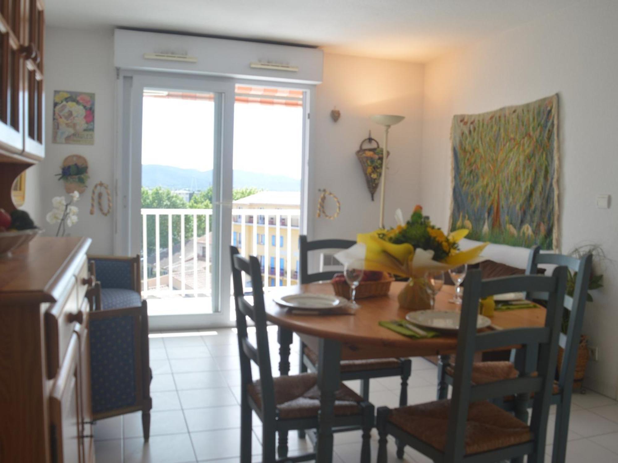 A Avec Terrasse Et Menage Inclus - Fr-1-226a-66 * Frejus